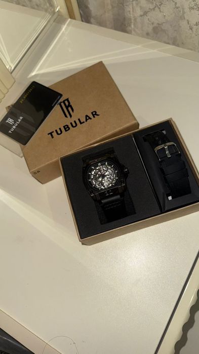 Часы TUBULAR новый