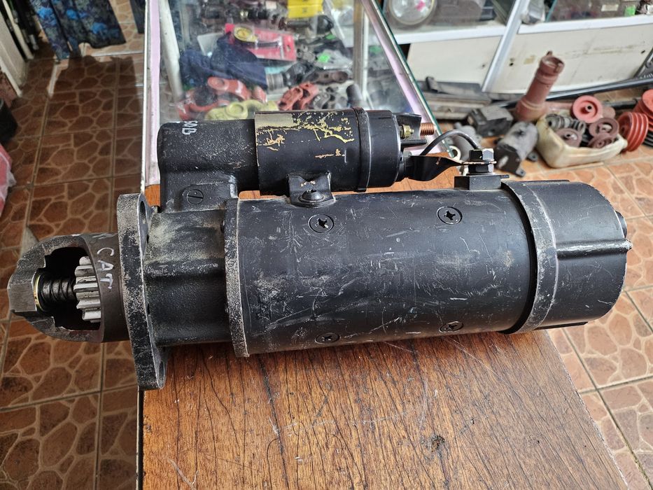 Продам стартер на кат катерпиллер.