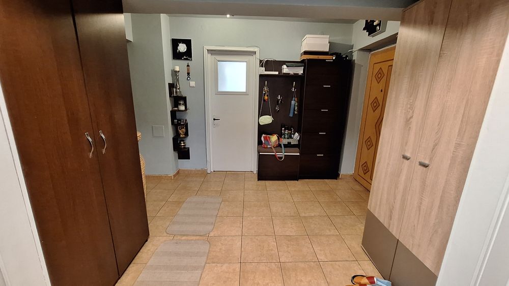 Pentru activitate comerciala/locuit. Ultracentral-parter 70 m²-doua camere-living 30 m²- pretabil cabinet stomatologie- avocat- asigurări