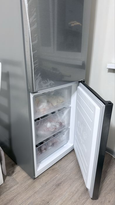 Продается Холодильник LG