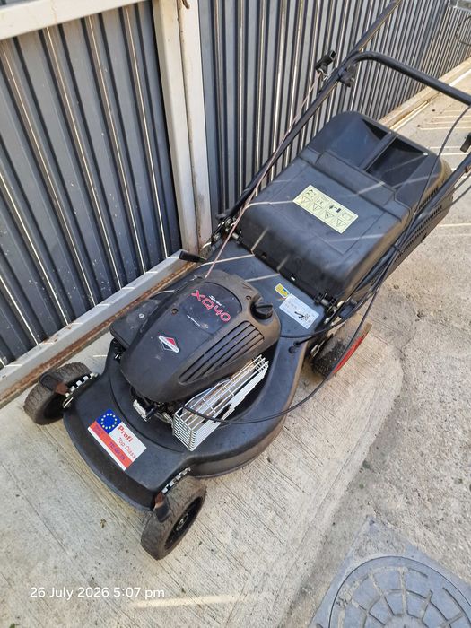 Vand 2 masini de tuns iarba gazon pe benzina BRIGGS 4CP Tractiune +COS