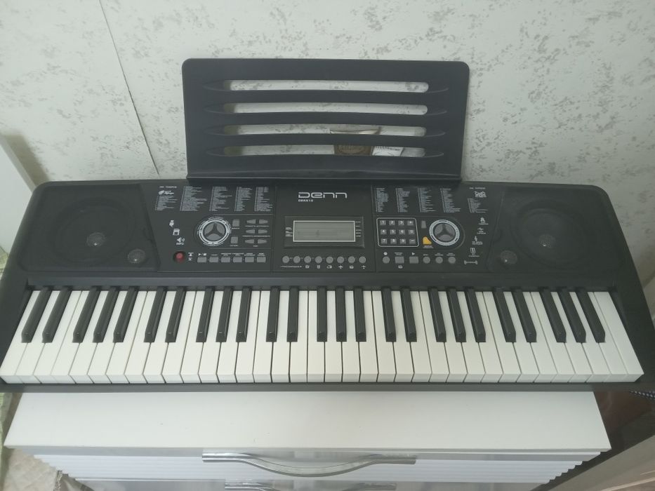 Продам сентизатор музыкальный