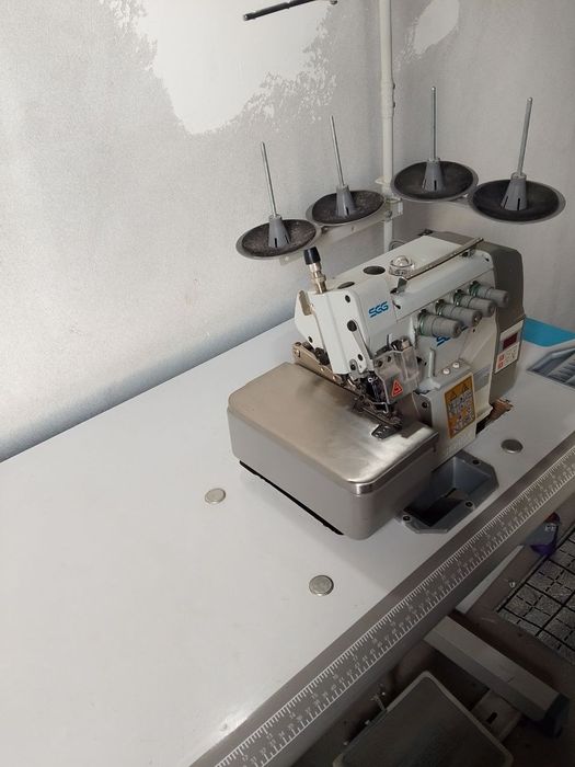 Averlok tikuv mashinasi sotiladi