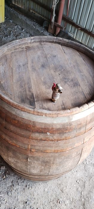 Vând butoi de stejar,350 litri