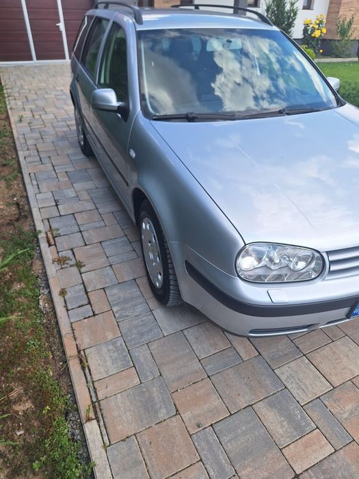 Vând Volkswagen Golf 4