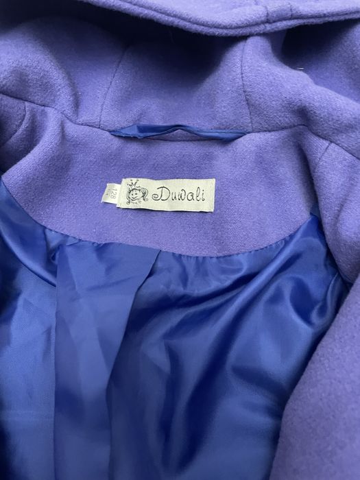 Продам на девочку пальто.