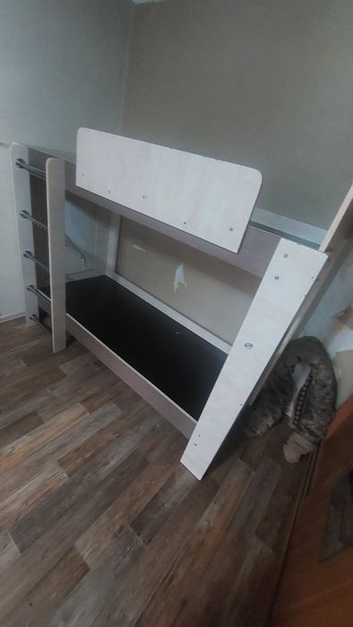 Двухярусная кровать
