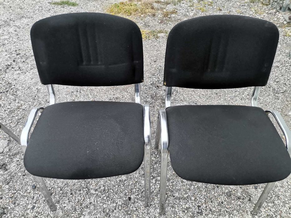 Черен конферентен стол  с алуминиеви крака