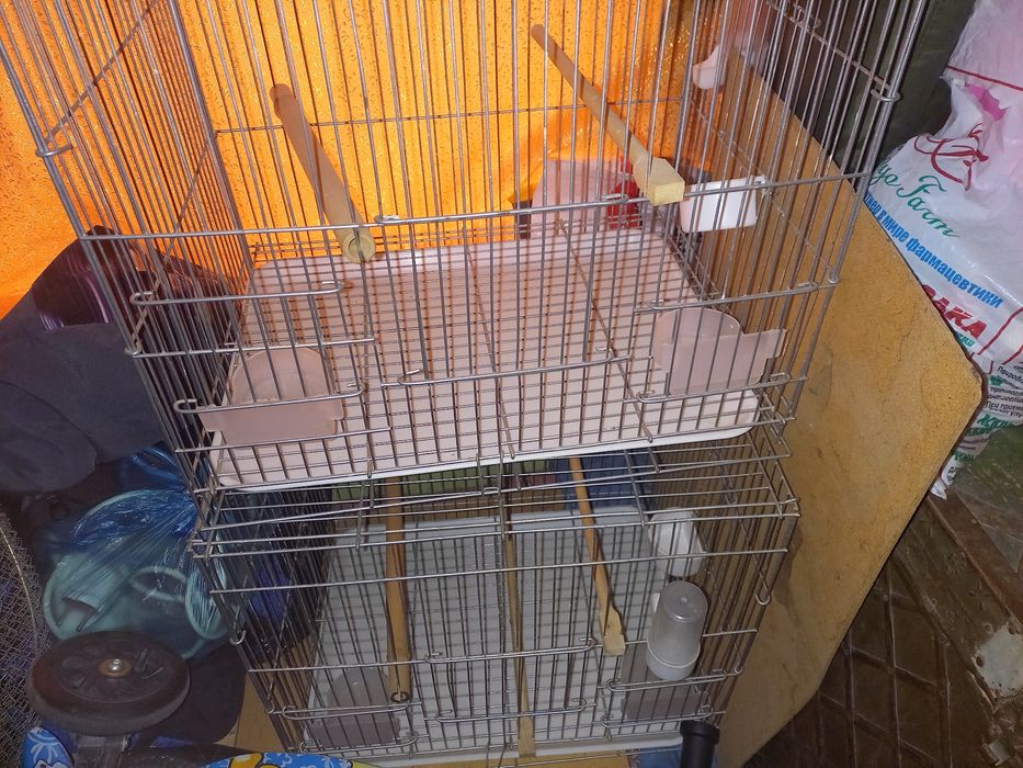 Продаётся  клетка в хорошем состоянии