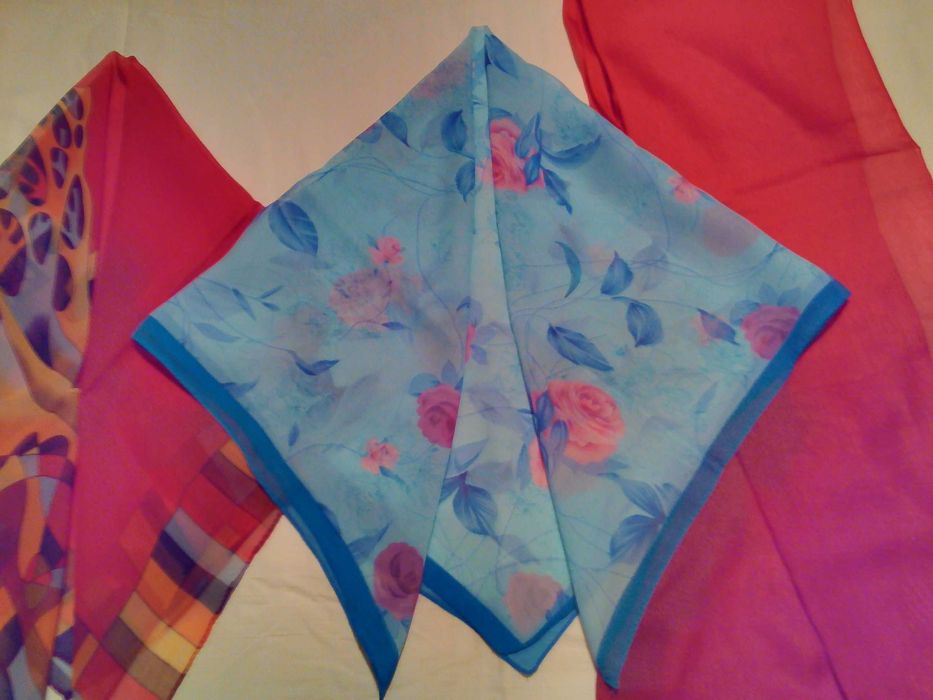 продавам велурени ръкавици и дамски шалове