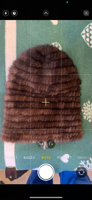 Женская шапка и брюки