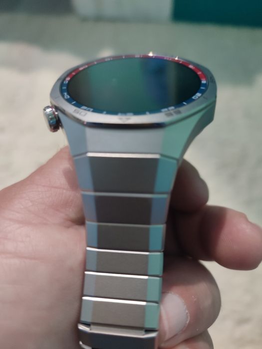 хауей 5 про 500лева и Моторола раз за 700 лева