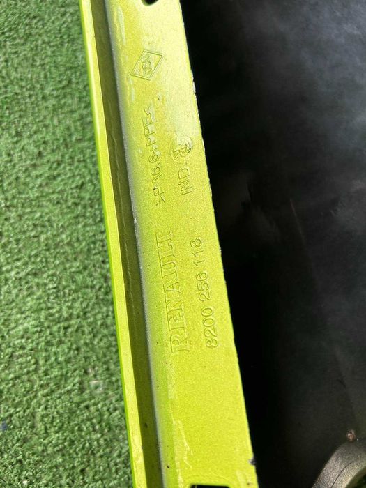 калник десен Renault Clio III R185 модел 2005-2012г. #001S