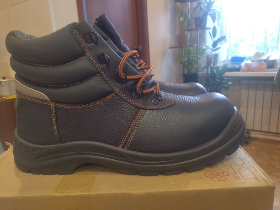 Рабочие спецботинки