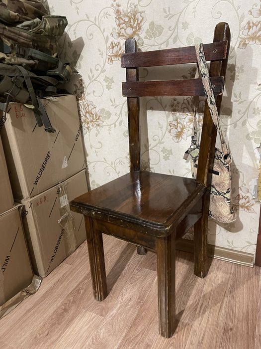 Продам 4 деревянных стула Чехославакия антиквариант