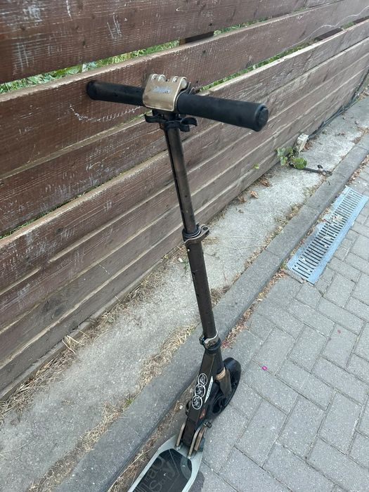 Trotineta cu suspensie si ghidon reglabil