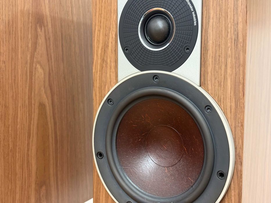 Boxe High-End DALI RUBICON 2 | Walnut (Nuc) | Tehnologie SMC | impecabile