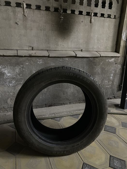 Шина для легковой машины