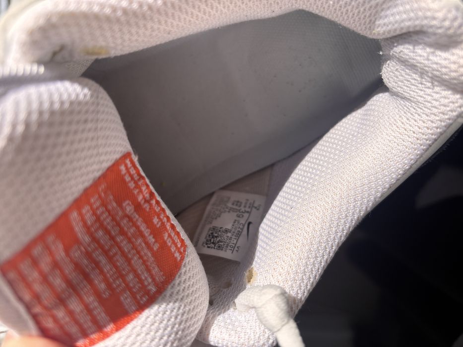 Продам кроссовки Nike