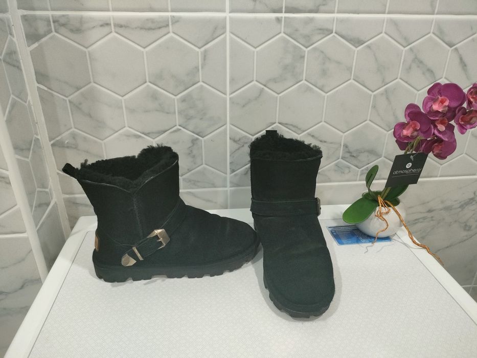 Продам  угги натуральные  р 36