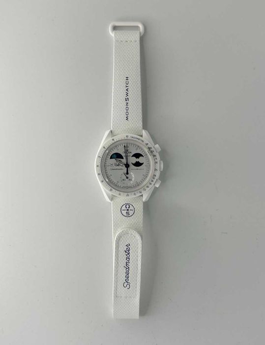 OMEGA × Swatch MoonSwatch – Mission to Earthphase (Moonshine Gold)