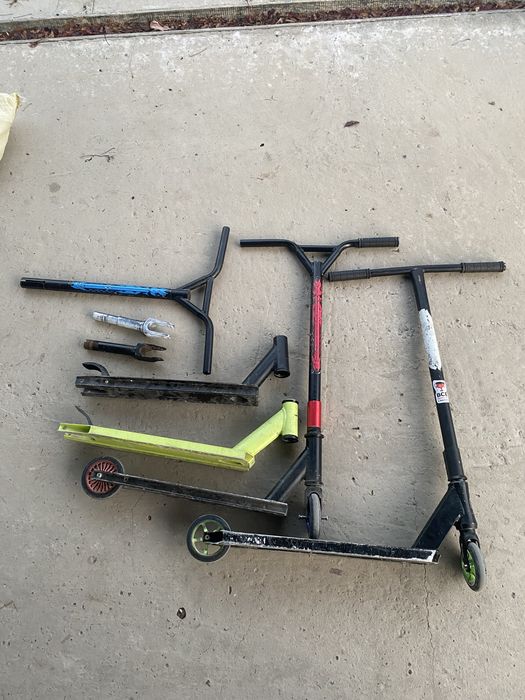 Самокат красныйй