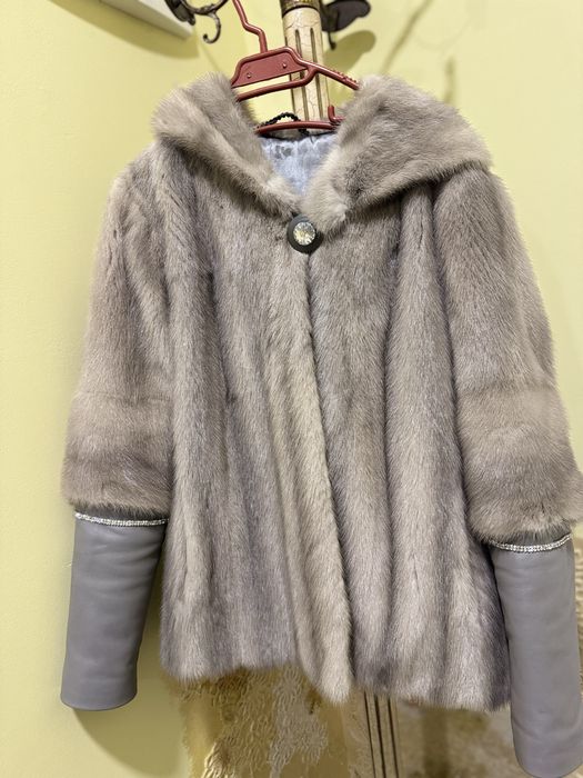 Haina de blana de vizon gri