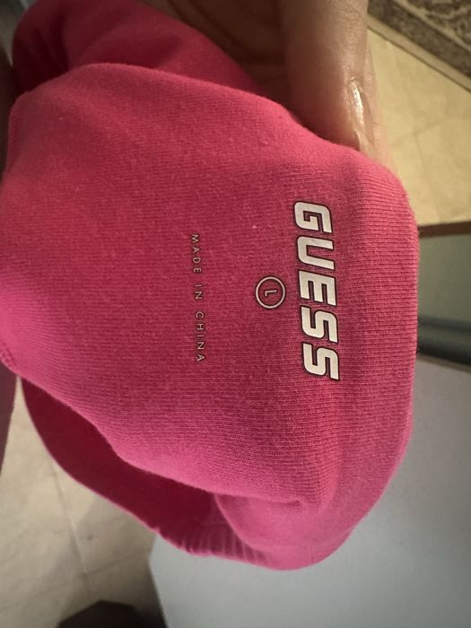 Розов клин Guess