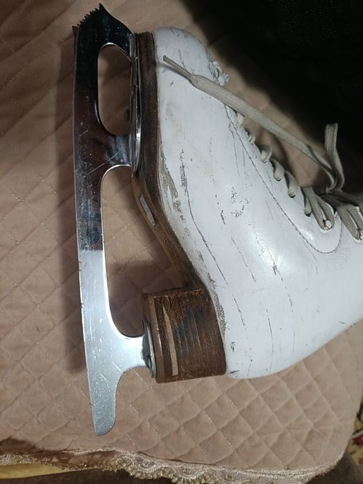 Продам коньки  для фигурного катания