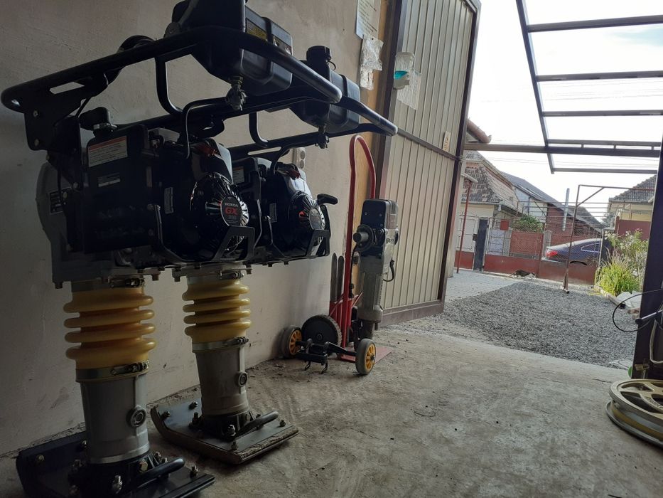 Inchiriez mai compactor berbec ghilotina placa compactoare picamer