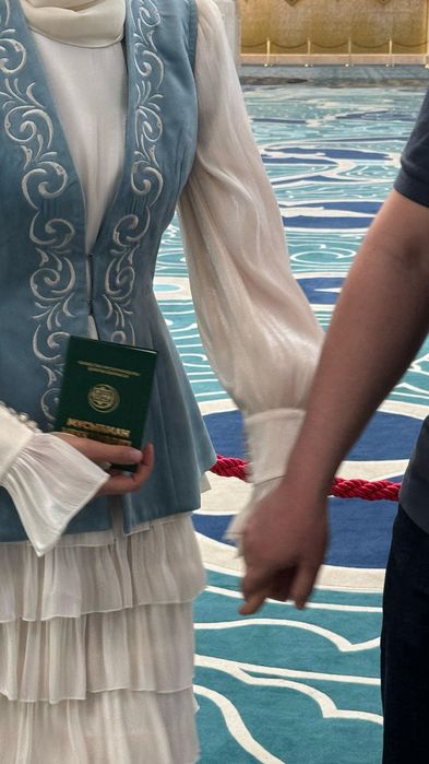 Продам платье с камзолом жилеткой