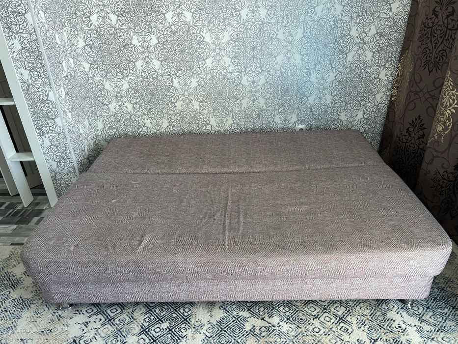 Диван раскладной с подушками