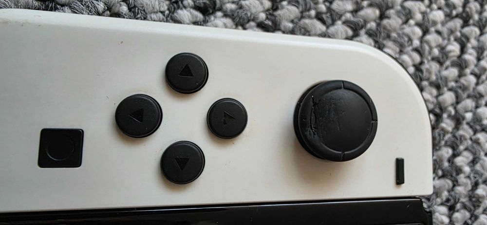 Nintendo Switch OLED бяла + докинг, калъф и 3 контролера