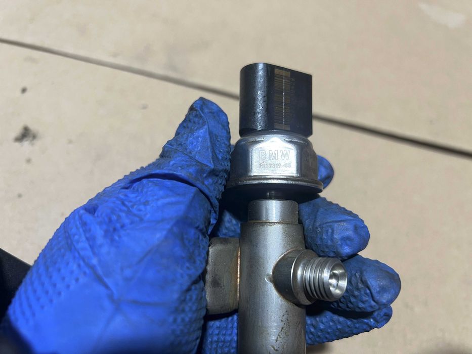 Rampa injectoare cu senzor presiune BMW Seria 1 E87 LCI 116i 90kW 122CP Cod motor N43B16A 2008 - Cod 7537319-05