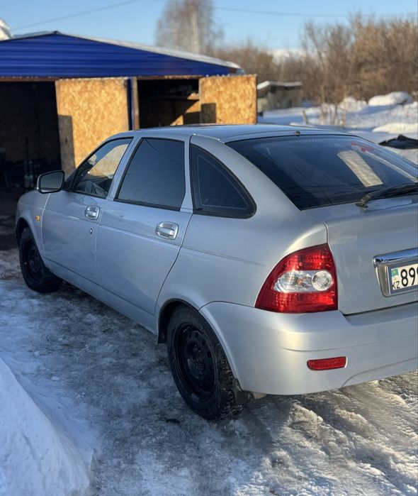 Приора хэтчбек 2012г.