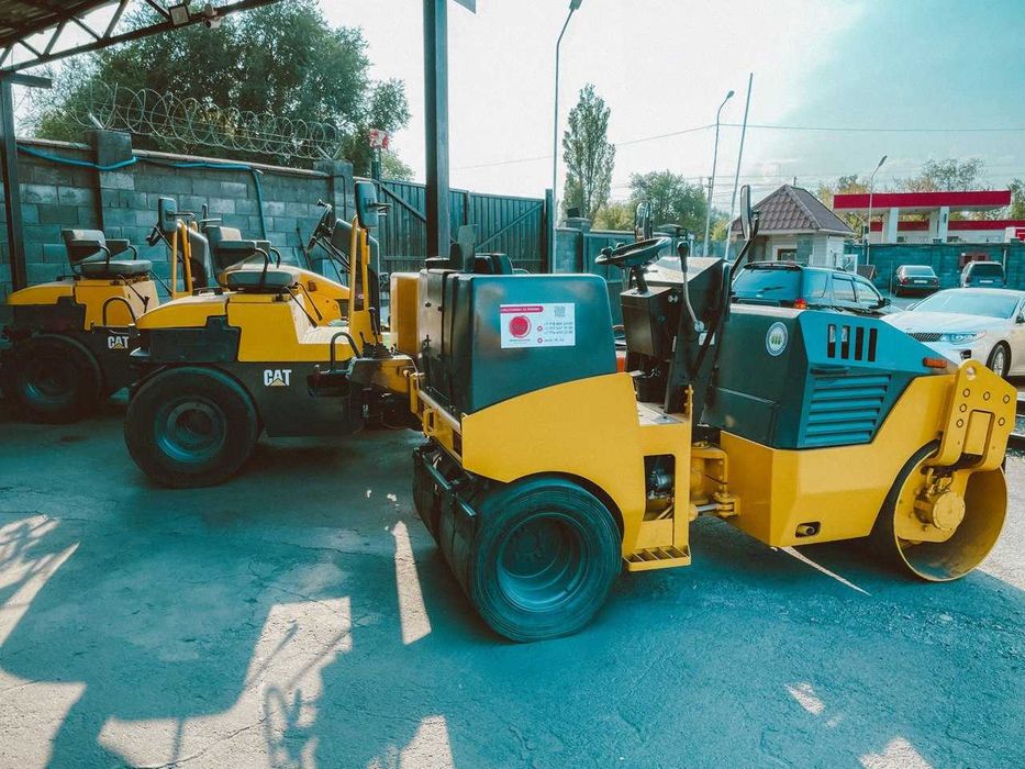 Сдаем в аренду погрузчики, кран, катки