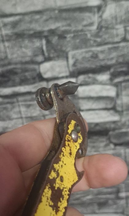 Desfacator vechi de sticle si conserve