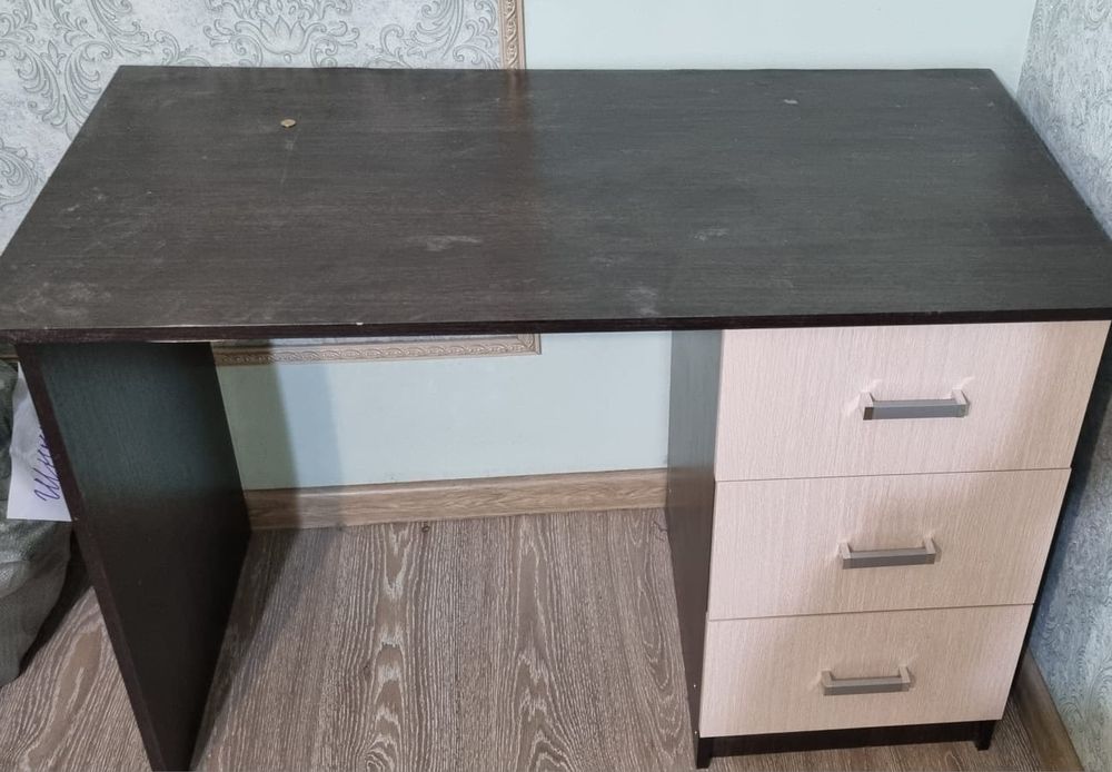 Продаю стол не дорого