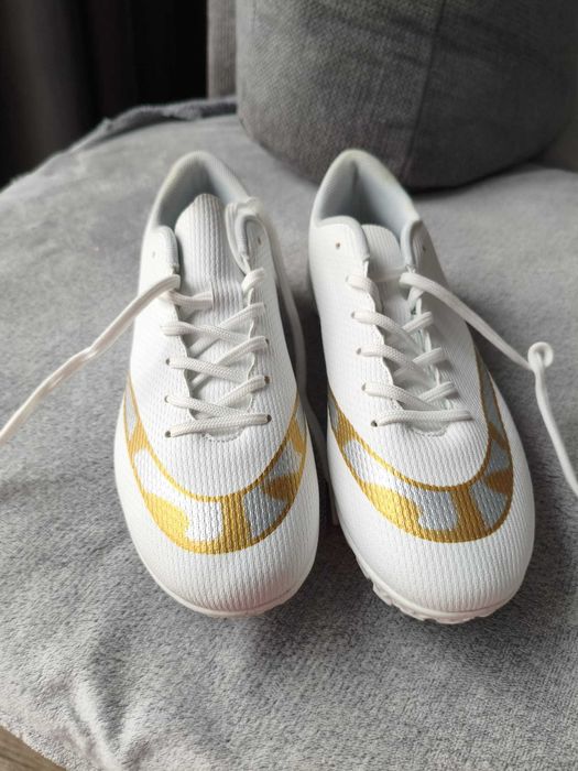 Ghete fotbal VTASQ pentru copii – alb, mărimea EU 38