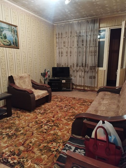 Уй сотилади.  Икки хонали.