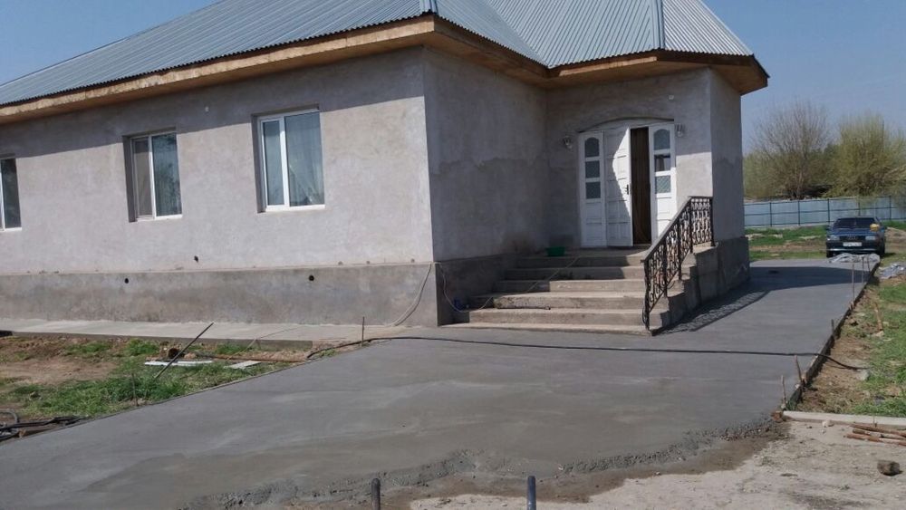 Үлкен аумақпен бірге кең үй сатылады!