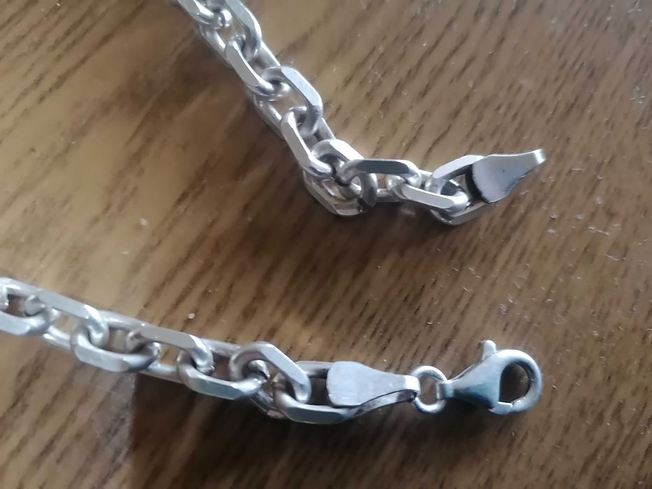 Невероятен  сребърен  ланец