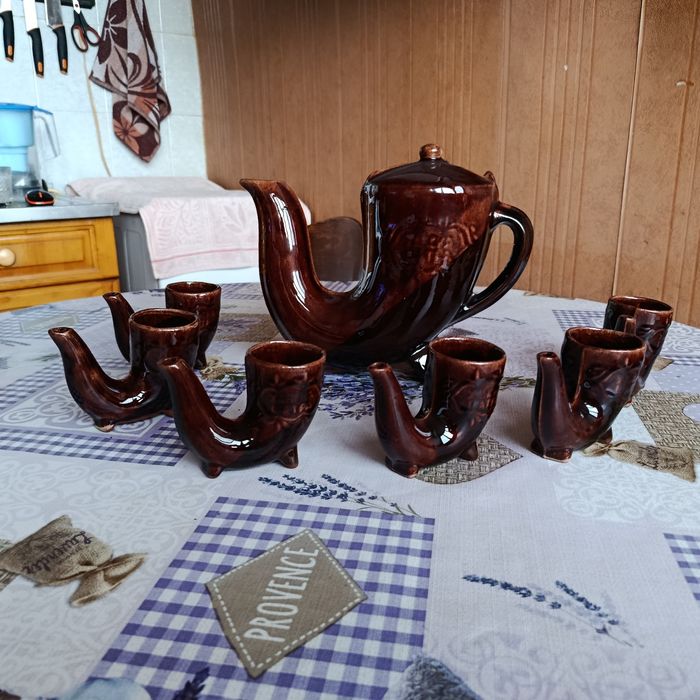 Продавам  сервиз за вино нов