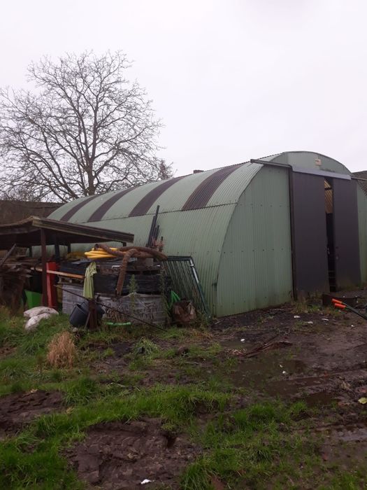 Hala metalica semirotunda