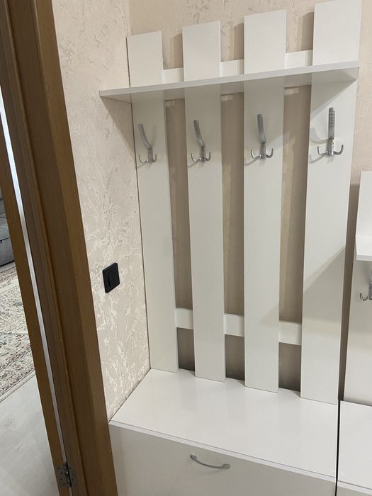 Прихожая вешалка