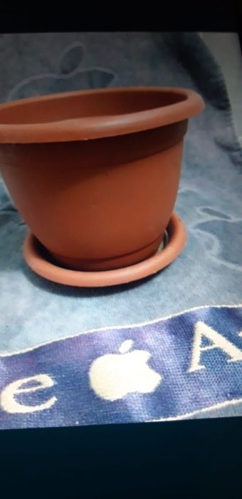 Продам Горшки и другое..