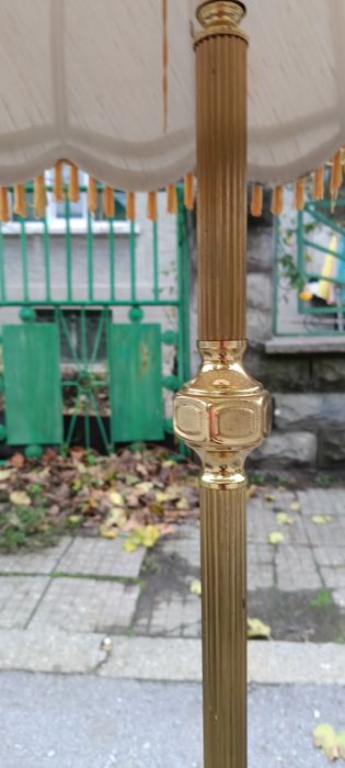 Лампион от месинг висок е 1м 55см работи с две крушки