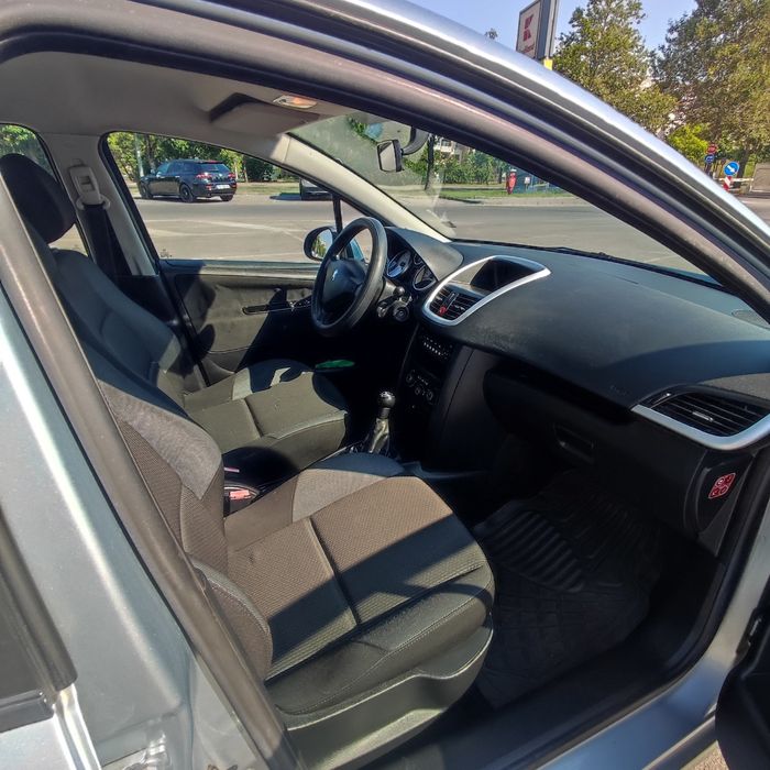 Продавам Пежо 207