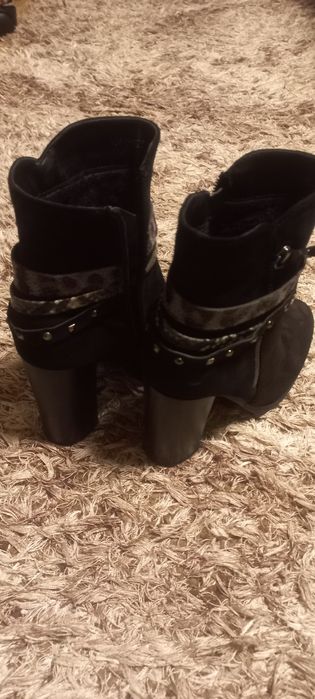 Боти на висок ток