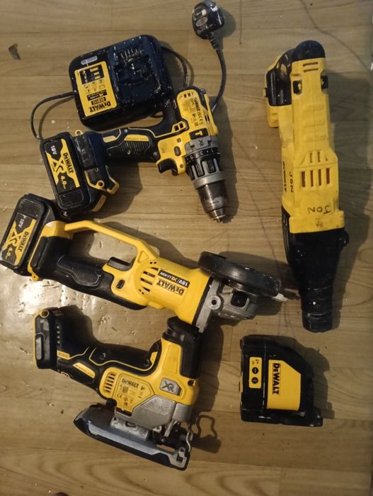 Set dewalt  foarte puțin folosit